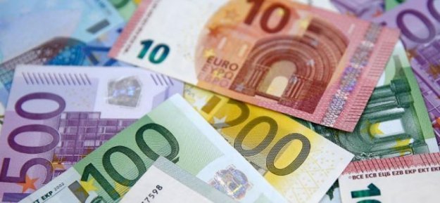 AB, Dolar Karşısında Avroyu Güçlendirecek