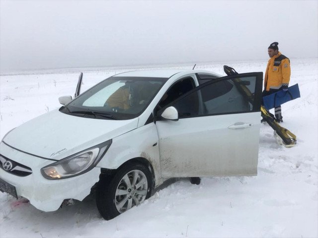 Eleşkirt’te araç kayarak kaza yaptı 1 kişi yaralandı