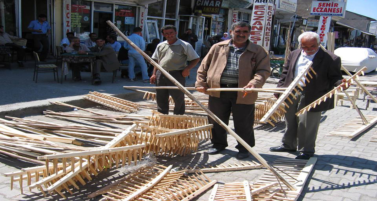 Ağrı’da, Kendini Köyüne Adayan Dert Babası!