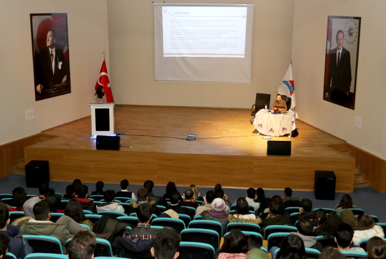 AİÇÜ’de “Akılcı İlaç Kullanımı” Konulu Konferans Düzenlendi