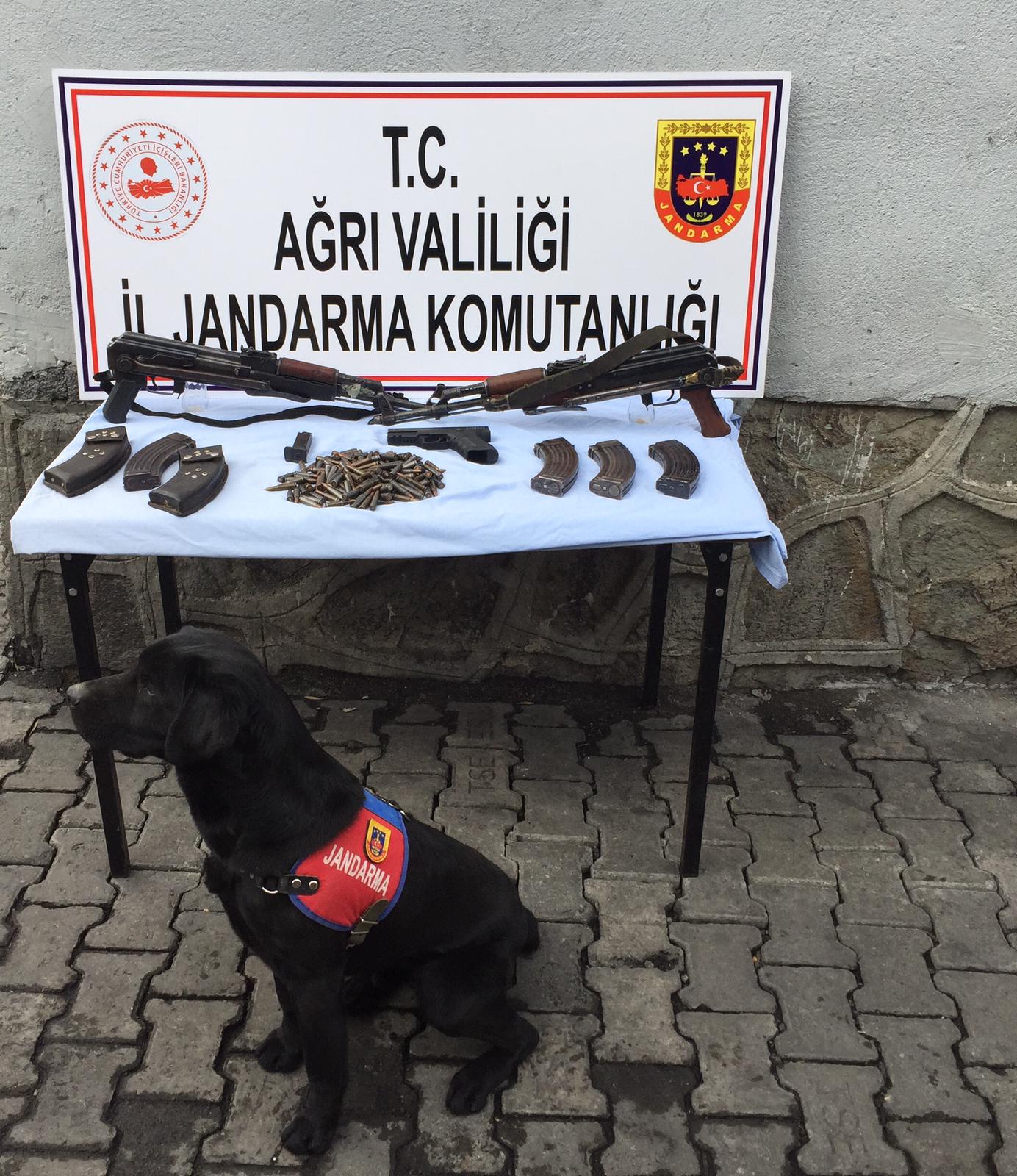 Hamur’da , bir eve yapılan operasyonda 2 kişi gözaltına alındı