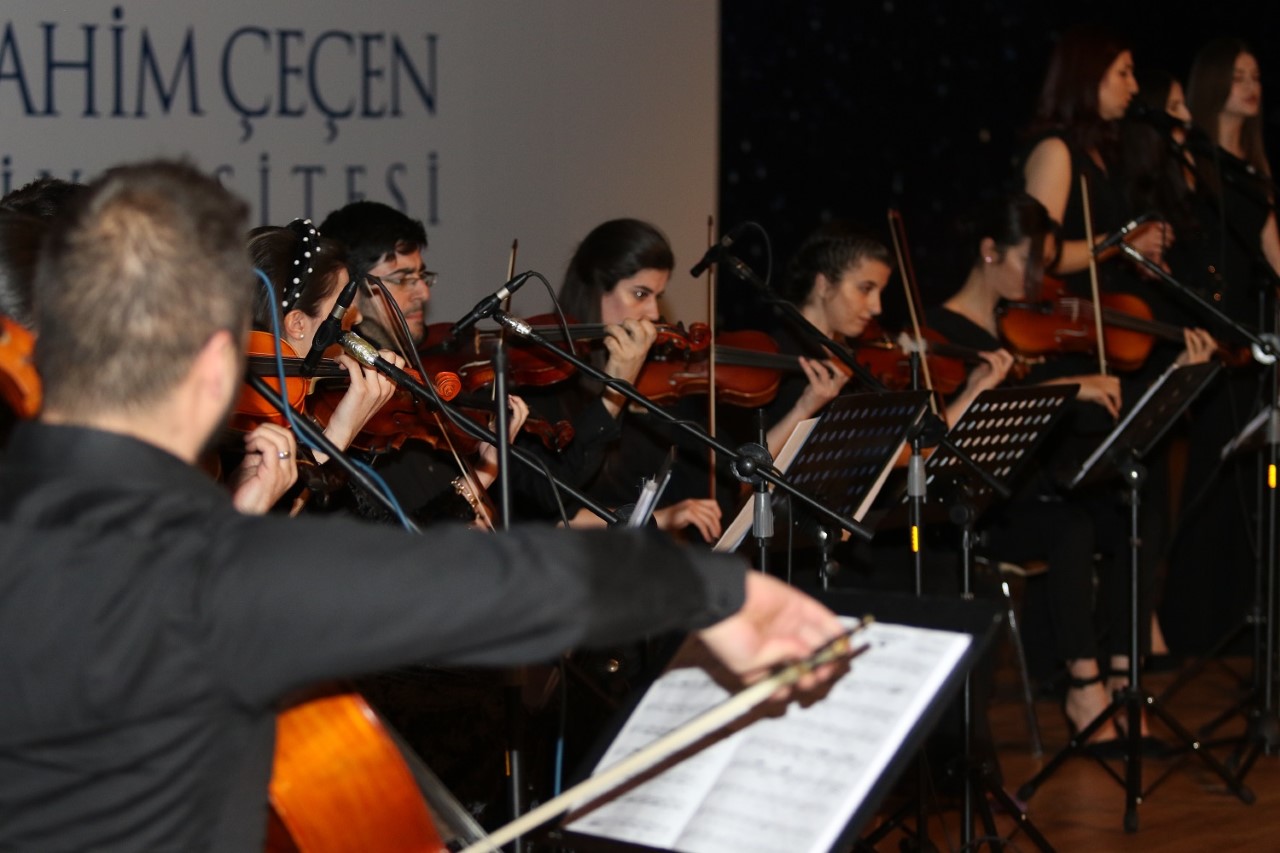 AİÇÜ’de Türk Sanat Müziği Konserine Yoğun İlgi Gösterildi