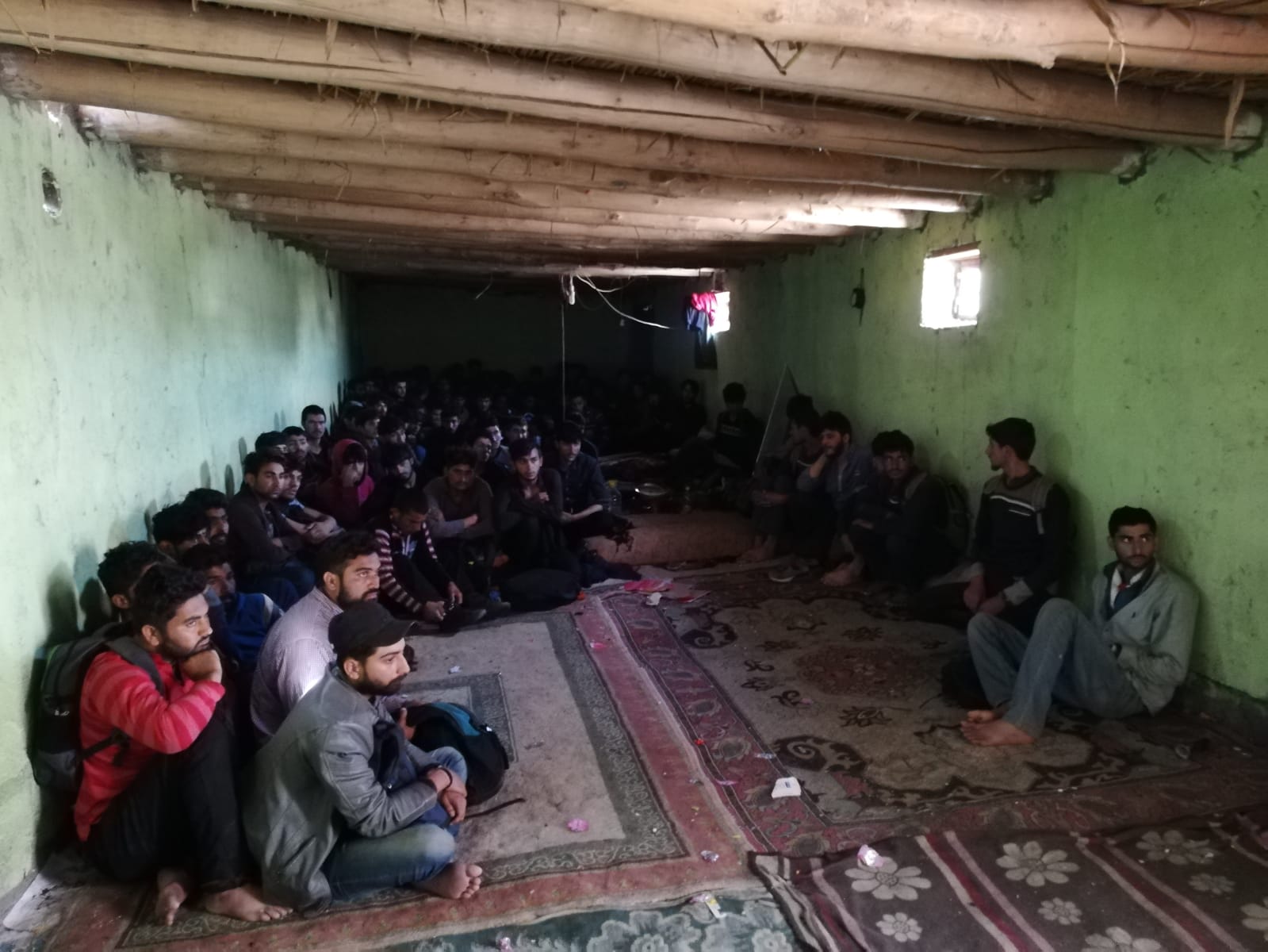 Ağrı’da  Göçmen Kaçakçılığı Yapan 33  Kişi Tutuklandı