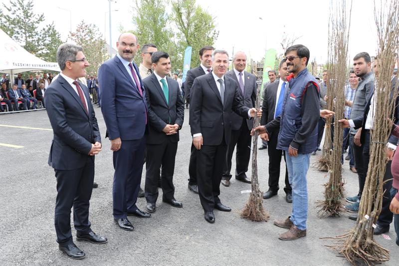 Ağrı- Eleşkirt’te Törenle 7500  Adet Fidan Dağıtımı Yapıldı