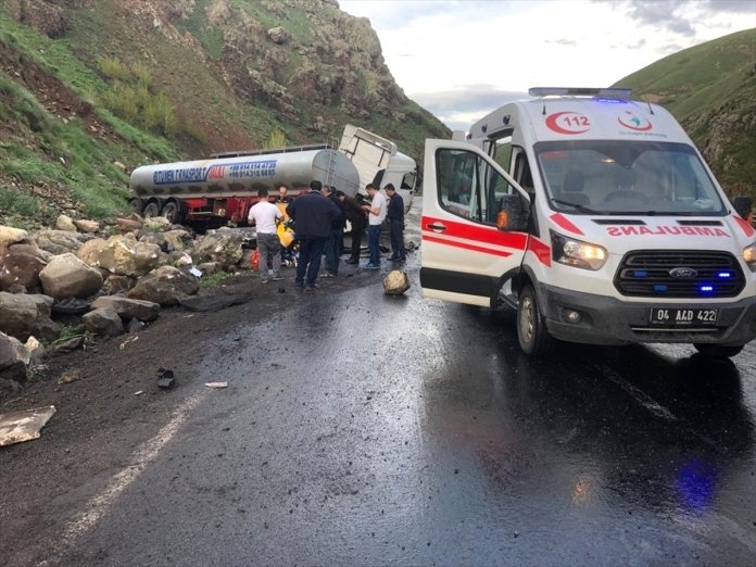 Ağrı-Eleşkirt’te Tanker Kazası 1 Kişi Ağır Yaralandı