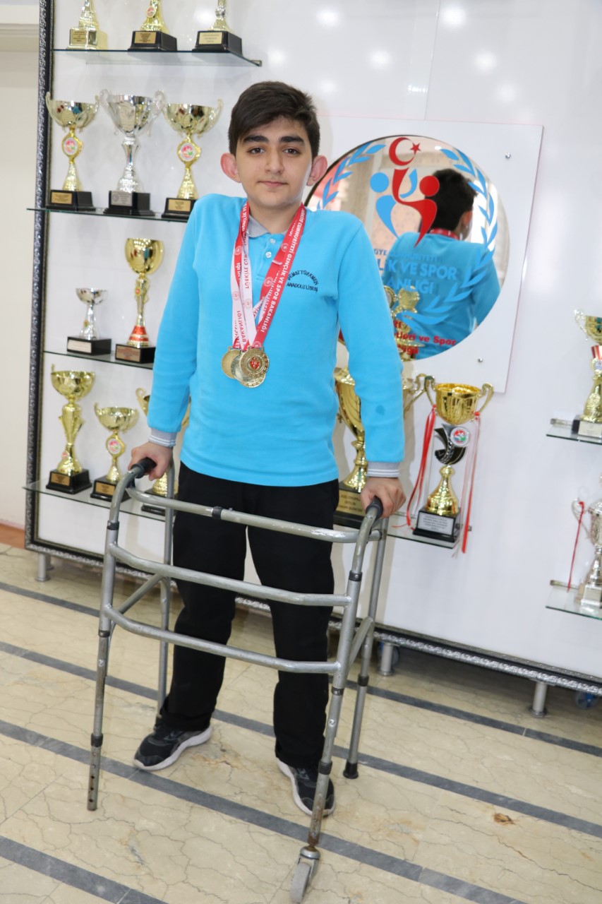 Ağrı’lı Bedensel Engelli Yüzücüden 4 Altın Madalya