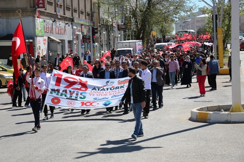 Ağrı’da Gençlik Haftası Yürüyüşü Başladı