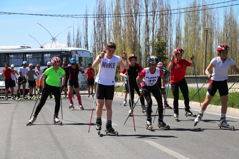 Gençlik Koşusu ve Tekerlekli Kayaklı Koşu Yarışması Yapıldı