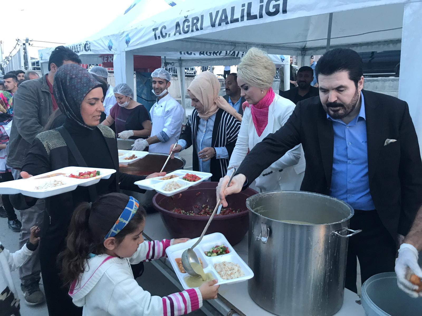 Başkan Sayan, Ramazanın Son İftarını Vatandaşlarla Birlikte Yaptı!