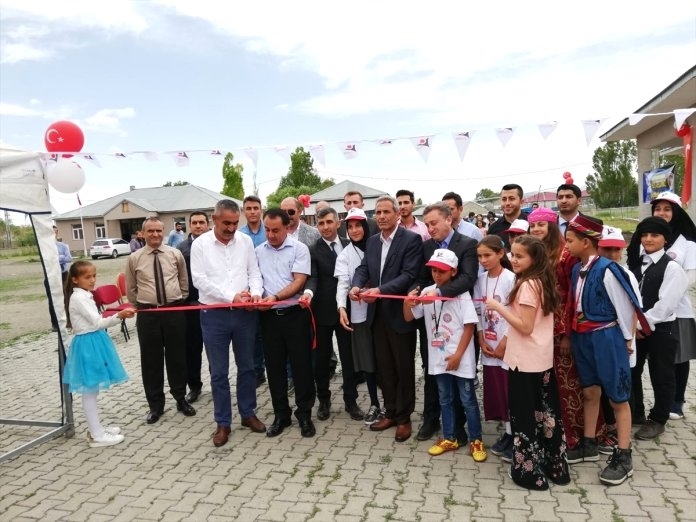 Eleşkirt’te TÜBİTAK Bilim Fuarına Yoğun İlgi