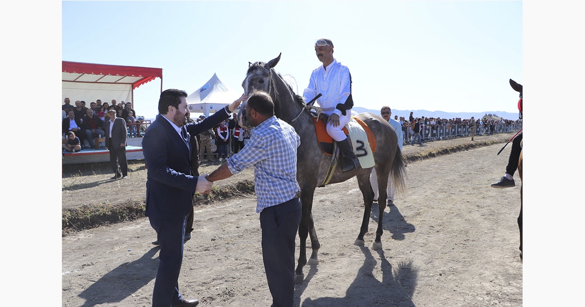 Ağrı’da At Yarışları Nefesleri Kesti