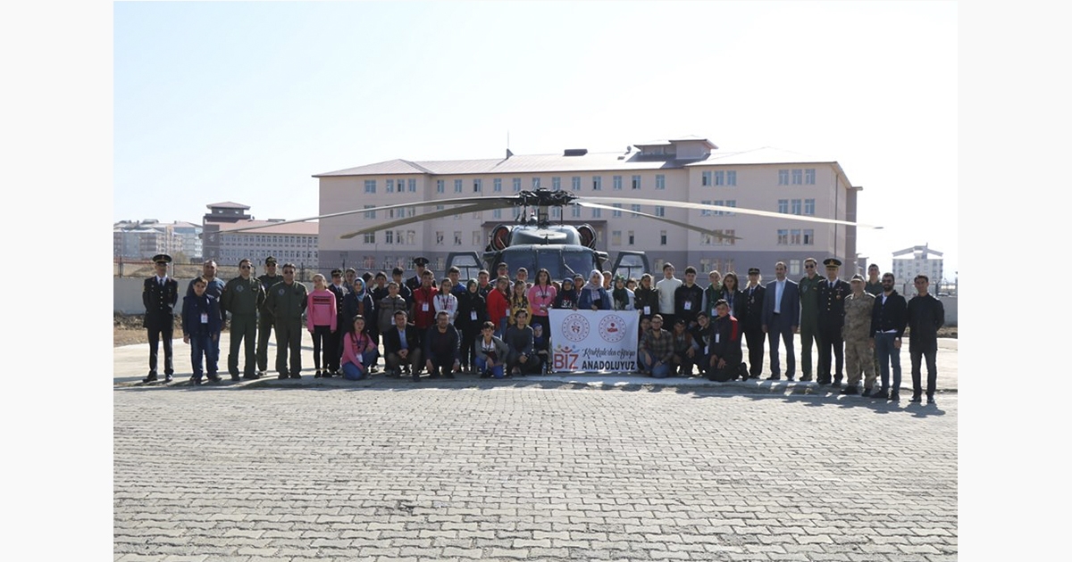 Ağrı Jandarma Komutanlığına “Biz Anadoluyuz” Projesi Kapsamında Kırıkkale’li Öğrencilerden Ziyaret