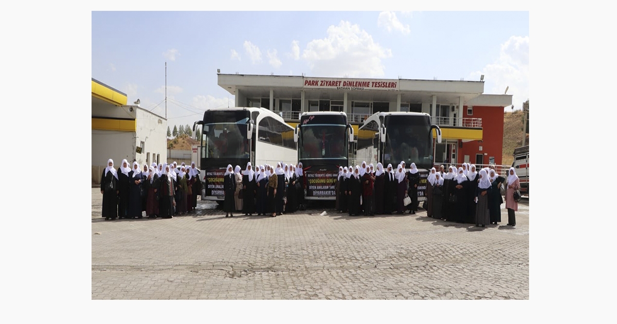 Ağrı’lı Beyaz Tülbentli Analar, Diyarbakır’da Direnen Analara Destek İçin Yolda