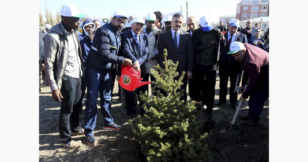 AİÇÜ’ inde  5 Bin Fidan ”Geleceğe Nefes”Oldu