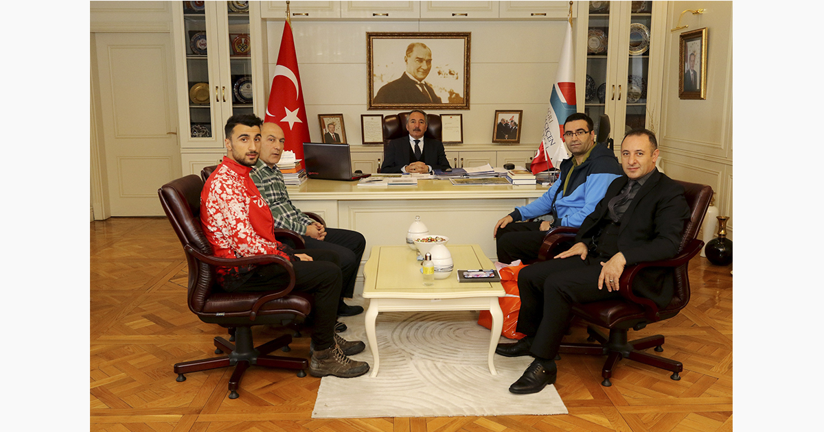 AİÇÜ Rektörü Karabulut’tan Dünya İkincisi Sporcuya Kutlama