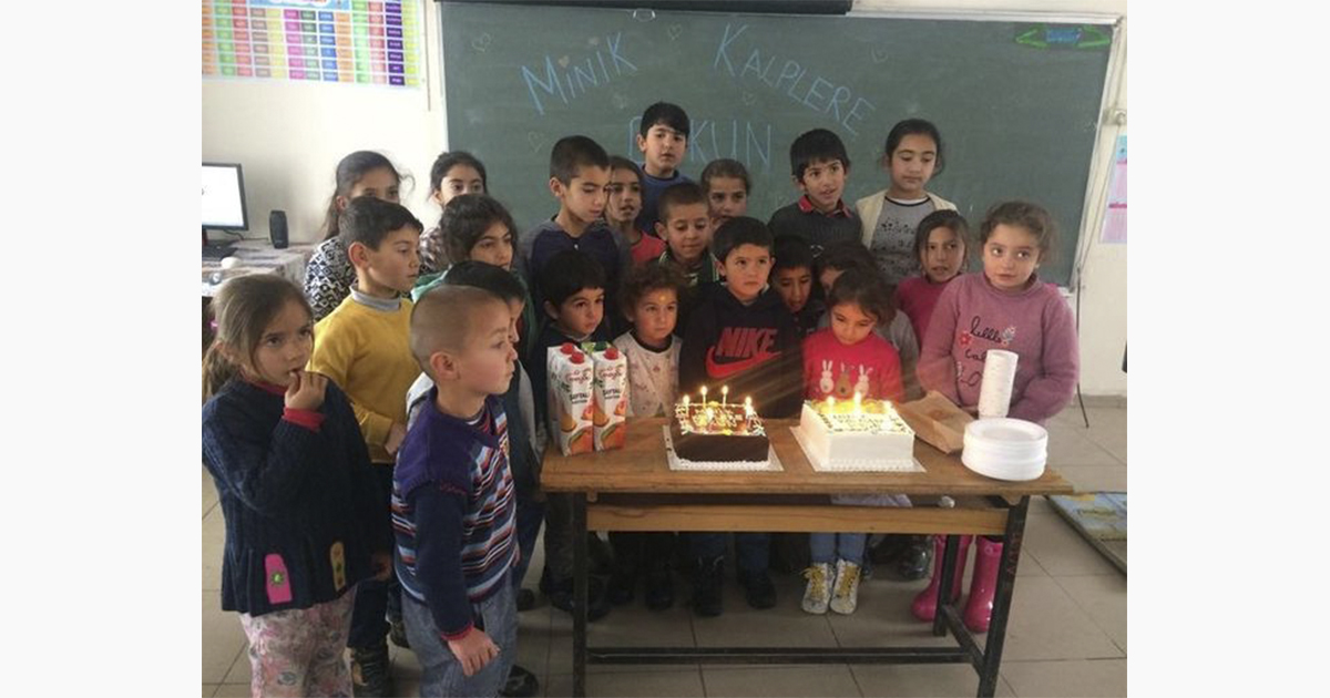 Ağrılı  Cafer Canşi’den,Minik Öğrencilerle Toplu Doğum Günü Kutlaması