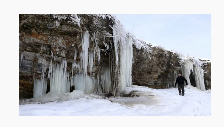 Ağrı’da dondurucu soğuklar fotoğrafçılara görsel şölen sunuyor