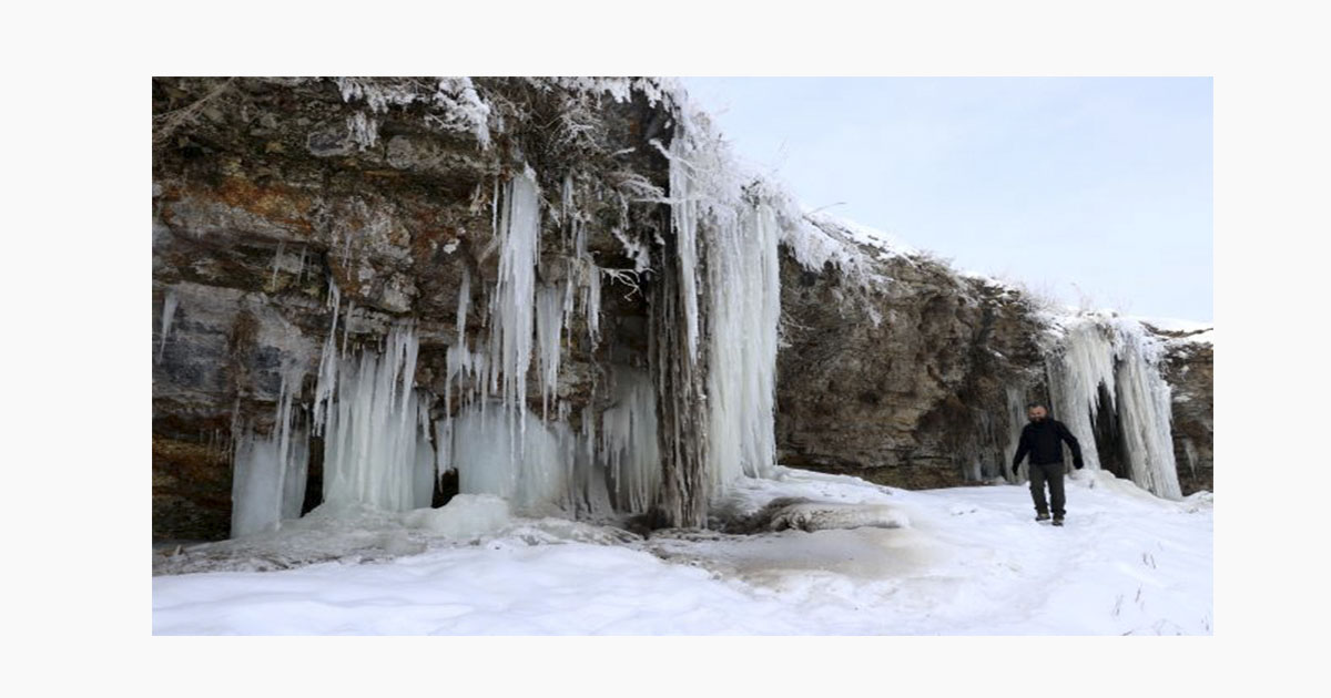 Ağrı’da dondurucu soğuklar fotoğrafçılara görsel şölen sunuyor