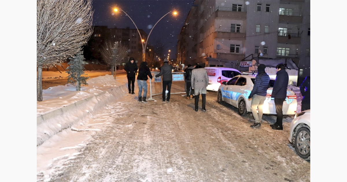 Ağrı’da Güvenlik Nedeniyle Araç Trafiğine Kapatılan Hani Baba Caddesi Trafiğe Açıldı