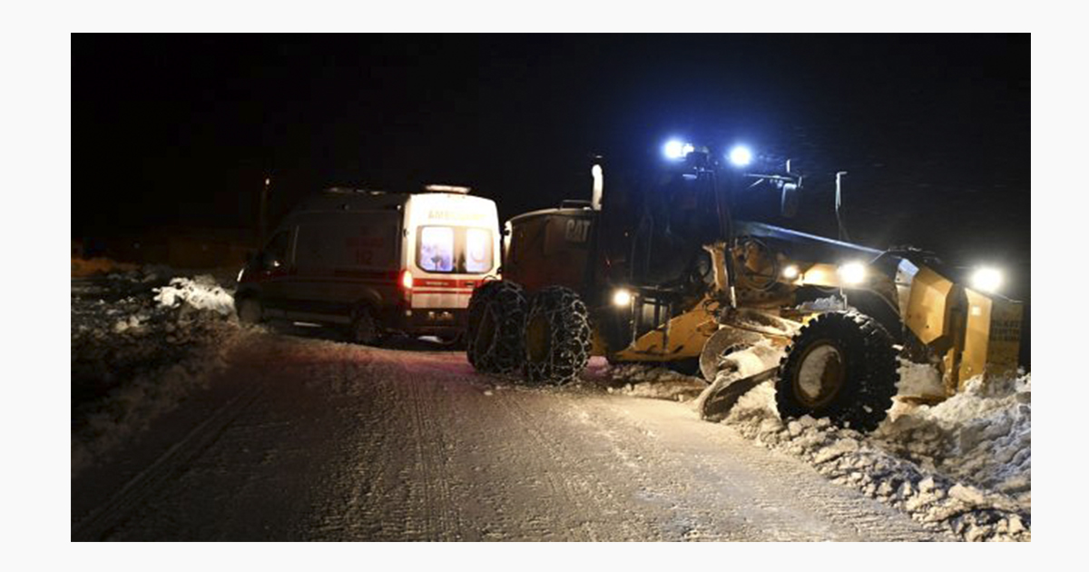 Ağrı’daki  2 hastaya  4 saatlik uğraş sonunda ulaştılar