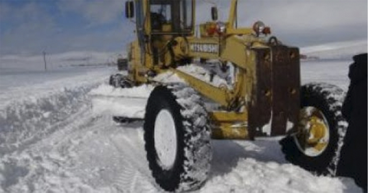 Ağrı’da kar ve tipide mahsur kalan 28 kişi donmaktan son anda kurtarıldı