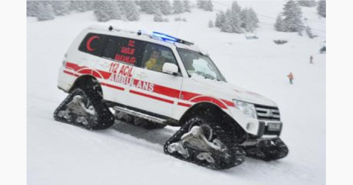 Ağrı’da hasta çocuğun imdadına paletli ambulans yetişti!