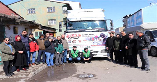 Ağrı’da toplanan insani yardım malzemeleri İdlib’e gönderildi 