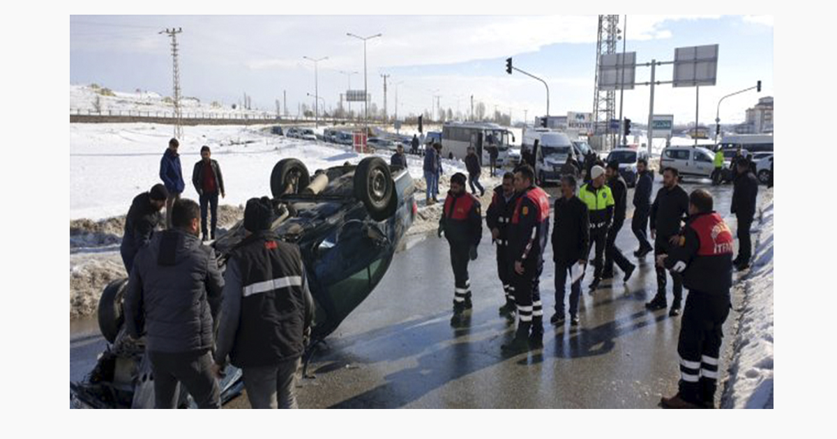 Ağrı Patnos’ta feci kaza, tır otomobili biçti 1 ölü, 2 yaralı