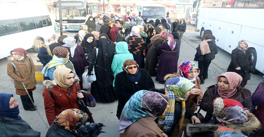 Ağrı Belediyesinden Ağrılı 300 kadına 8 Mart Dünya Kadınlar Günü hediyesi