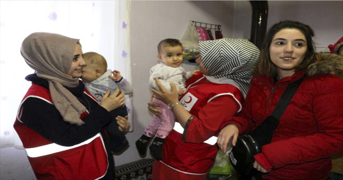 Ağrı’da,Türk Kızılayından Bebek Mutluluğu Yaşayan Ailelere Sürpriz