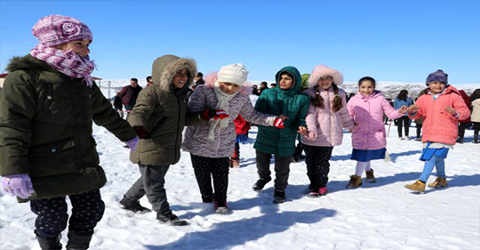 Ağrı’da düzenlenen “kar şenliğinden” renkli görüntüler