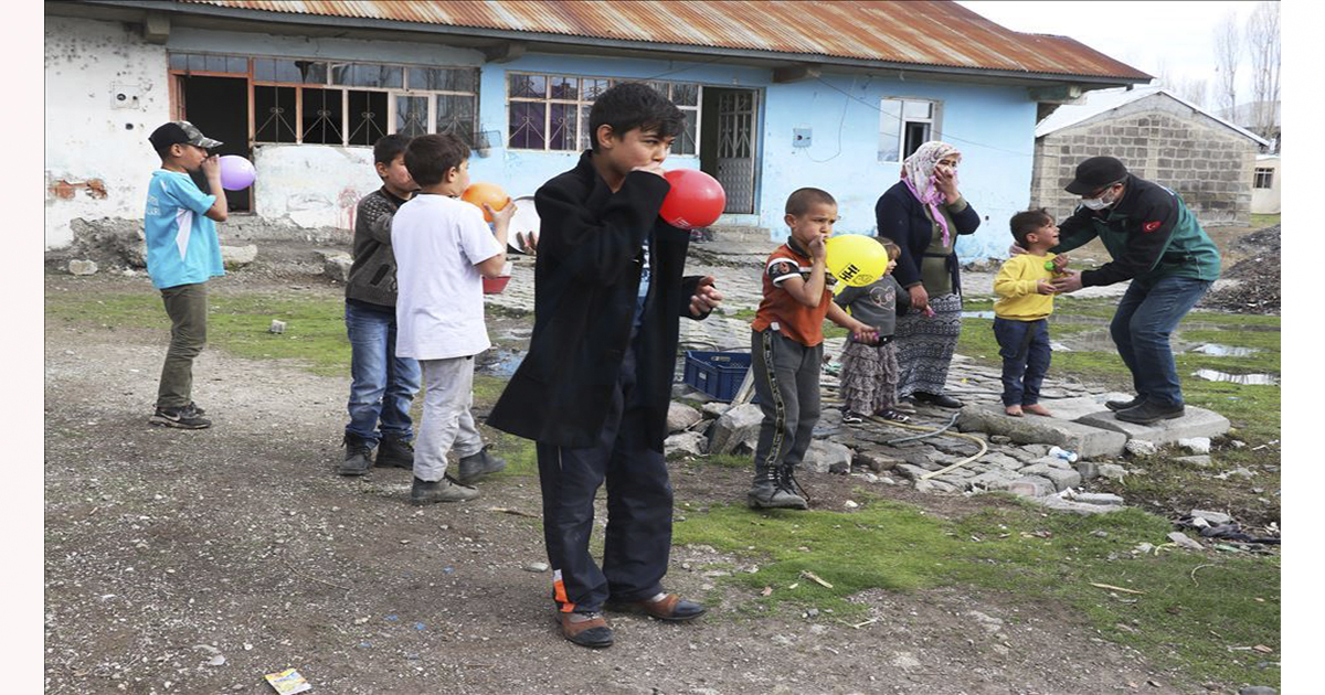 Ağrı’da “vefa ekipleri” yardım dernekleriyle vatandaşlara ulaşmaya devam ediyor