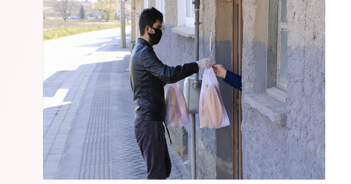 Sokağa çıkma yasağı kapsamındaki illerde ekmek dağıtımı sorunsuz sürüyor