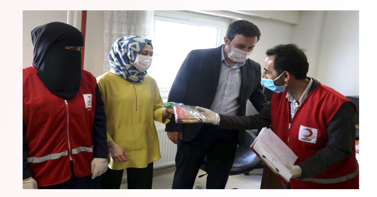 Türk Kızılay Ağrı Şubesi’nden sağlık çalışanlarına ikram paketi