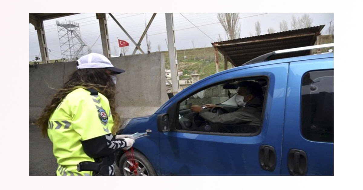 Ağrı’da polislerden vatandaşlara trafik kurallarına uymaları uyarısı geldi