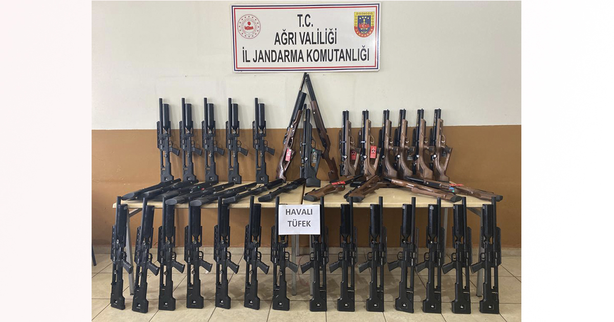 Ağrı’da Jandarma 50 havalı av tüfeği ile 5 bin paket kaçak sigara ele geçirdi