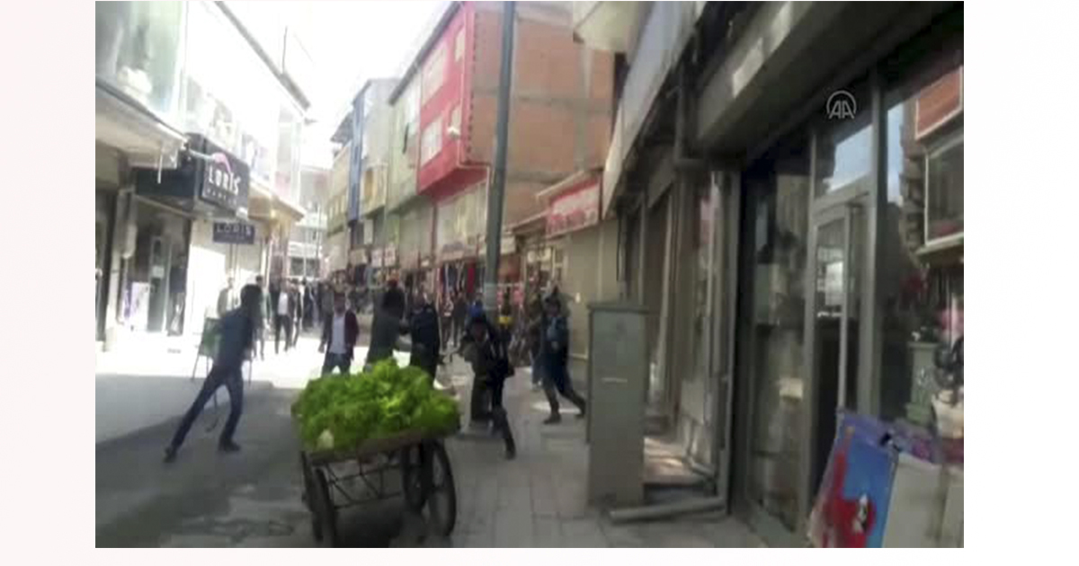 Doğubayazıt’ta zabıta ile seyyar satıcılar arasındaki kavgada 7 kişi yaralandı