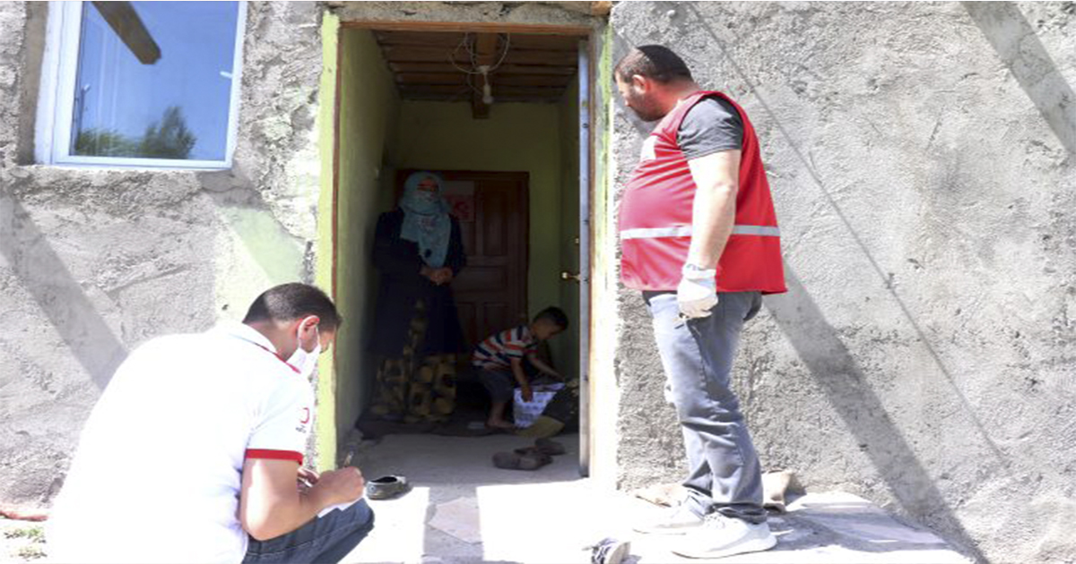 Ağrı’da Yardıma Muhtaçları Türk Kızılay Bayramda da Unutmadı