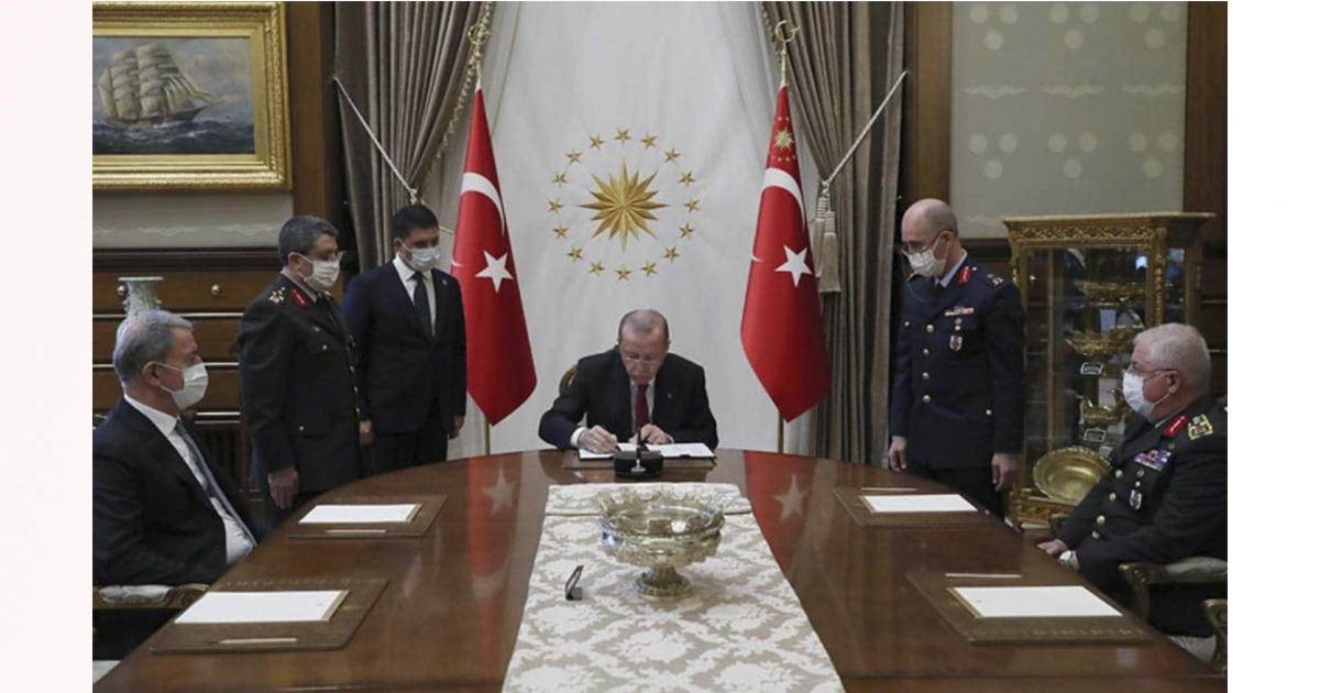 Cumhurbaşkanı Erdoğan, YAŞ kararlarını onayladı! 17 general ve amiral bir üst rütbeye yükseltildi