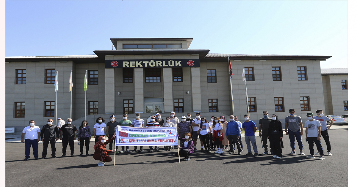 AİÇÜ’de 15 Temmuz Demokrasi ve Milli Birlik Günü Kapsamında Dağ Tırmanışı Gerçekleştirildi