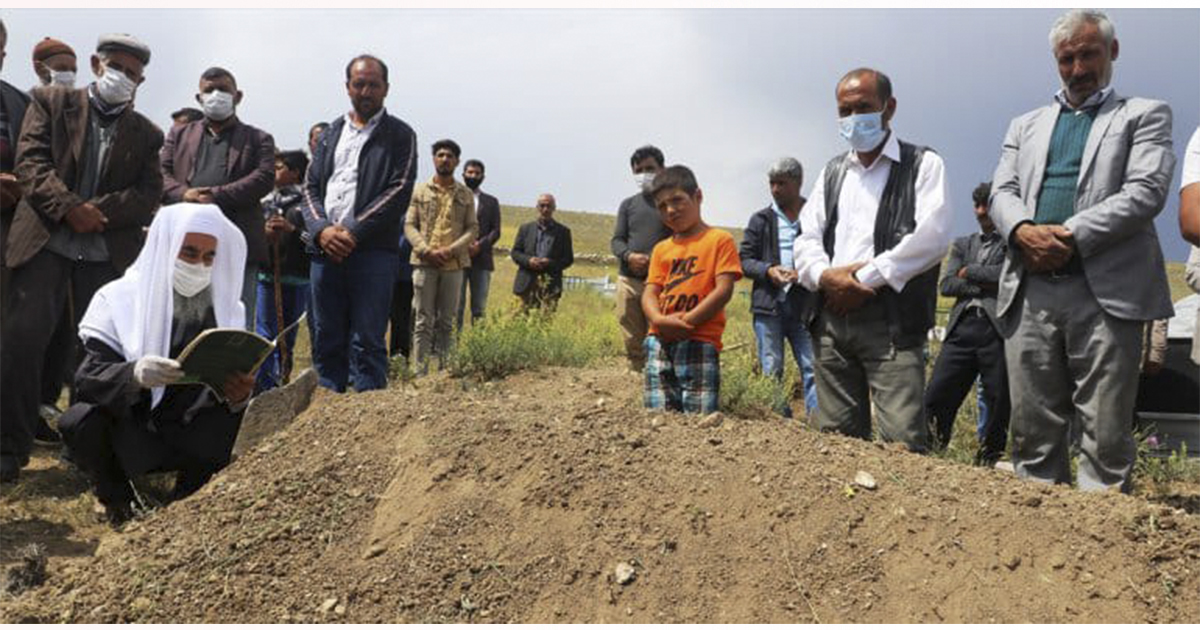 Cezayir’de İnşaat’tan Düşerek Hayatını Kaybeden Dayı İle Yeğen Ağrı’da Ağıtlarla Toprağa Verildi