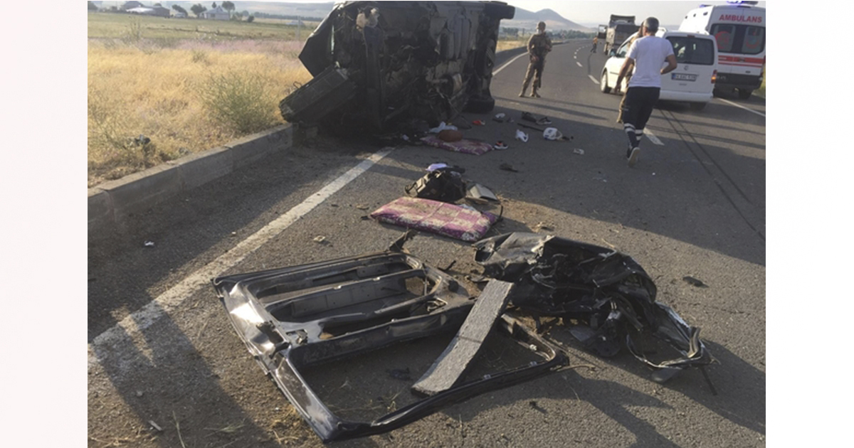 Ağrı’da trafik kazası, aynı aileden 3 kişi hayatını kaybetti