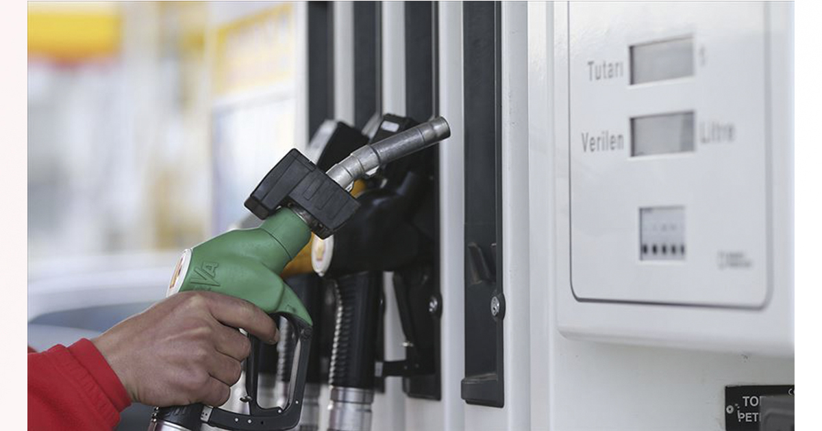 Benzine bu gece yarısından itibaren geçerli olmak üzre zam geldi