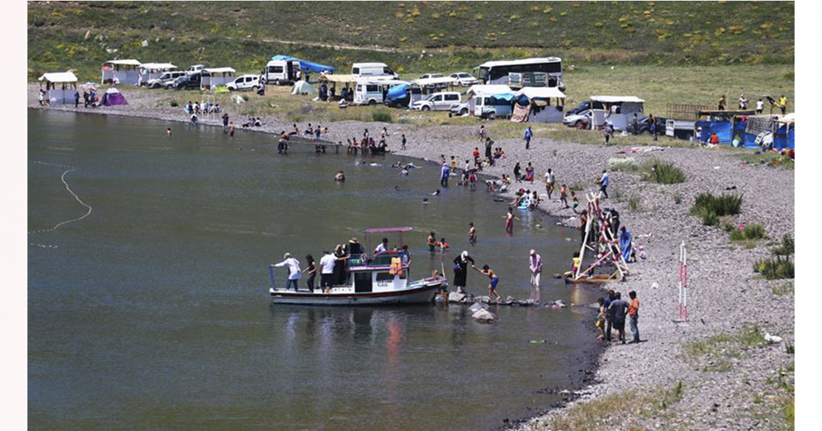 Balık Gölü, Sakin ve Serin Ortam Arayan Ziyaretçi Akınına Uğradı