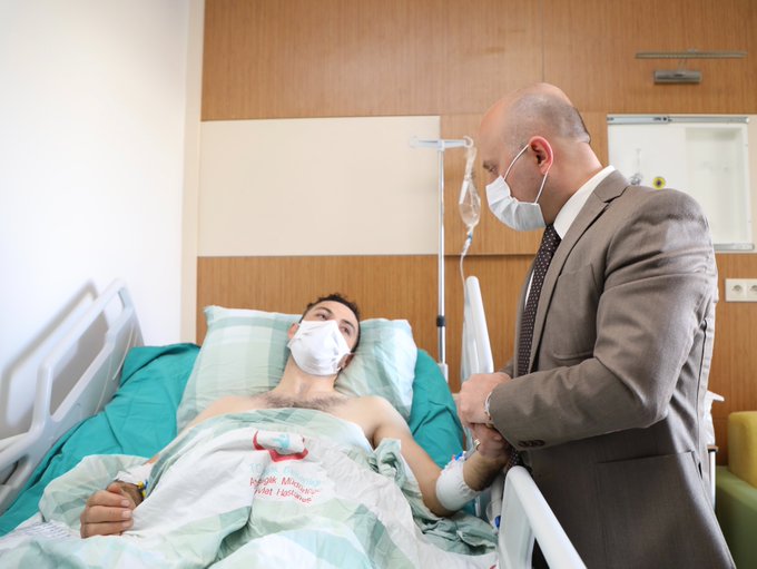 Vali Varol, Uzman Çavuş Mehmet Sezgin’i Tedavi Gördüğü Hastanede Ziyaret Etti