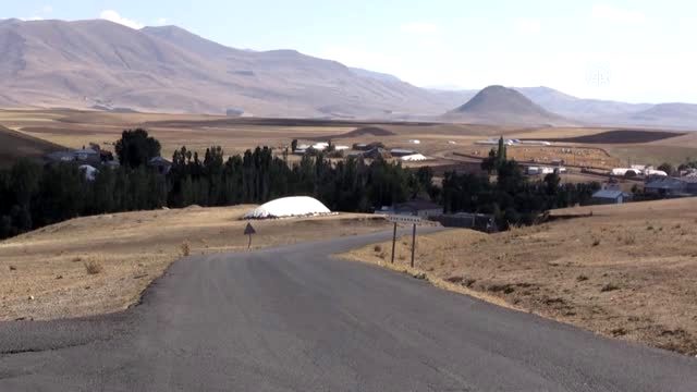 Kızılay gönüllüleri Ağrı’da  köy okullarını boyamak için çalışma başlattı