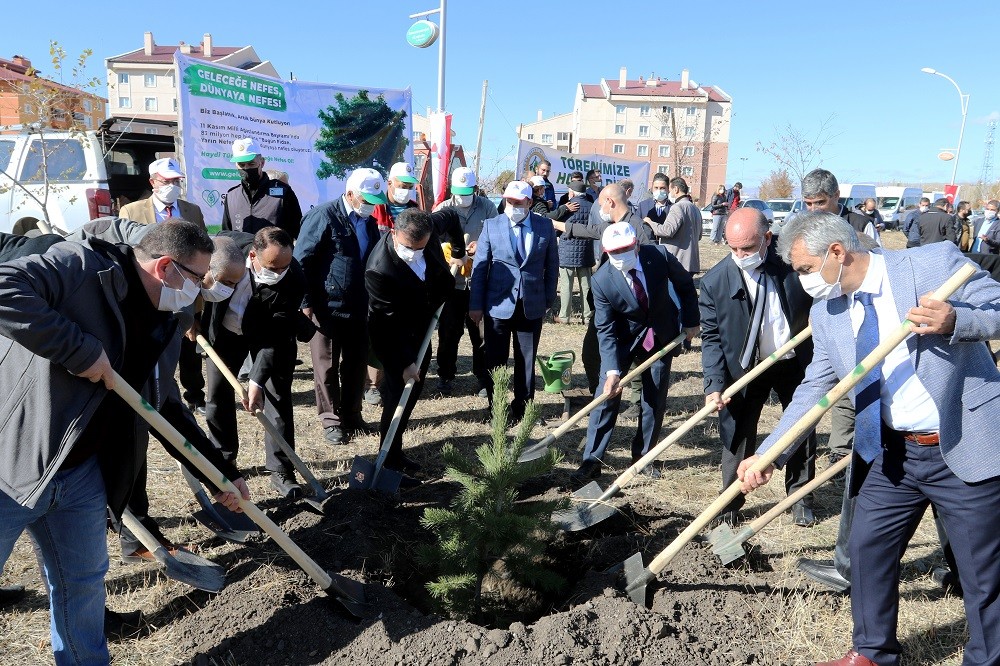 AİÇÜ’DE 1000 Fidan “Geleceğe Nefes” Oldu