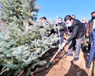 Başkan Savcı Sayan’ ‘Geleceğe  Nefes” kampanyası kapsamında fidan dikimine katıldı