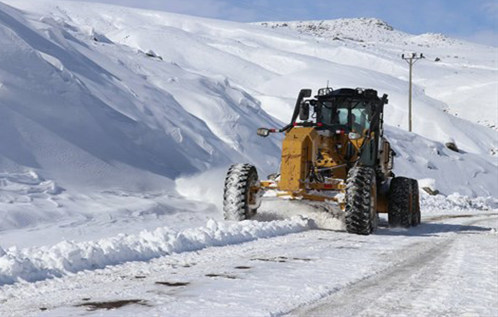 Ağrı’da kar ve tipi 286 köy yolunu ulaşıma kapadı