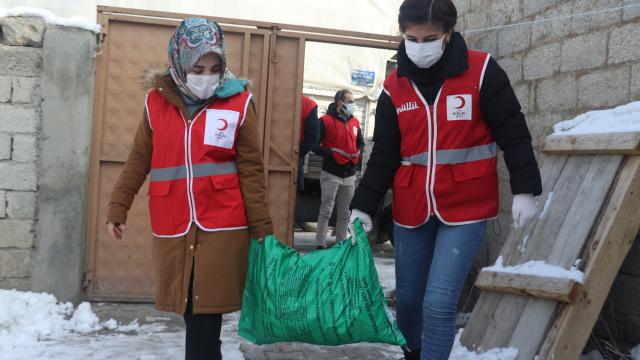 Ağrı’da Kızılay Ekiplerinden Kömür Yardımı